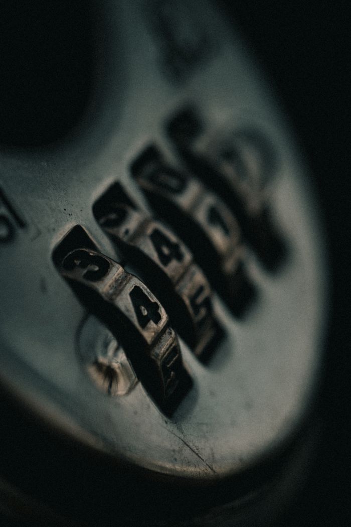 about-02 Detailed close-up of a combination lock with numbers in focus, highlighting security and privacy.